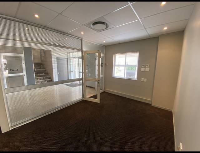 147M² OFFICE TO LET IN STEENBERG